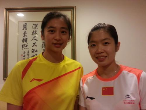 汪鑫(右)亮相全國東西南北中羽毛球大賽總決賽