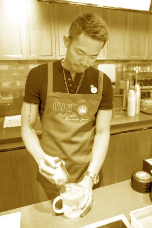 男神林丹變身暖男 希望將來為粉絲衝咖啡