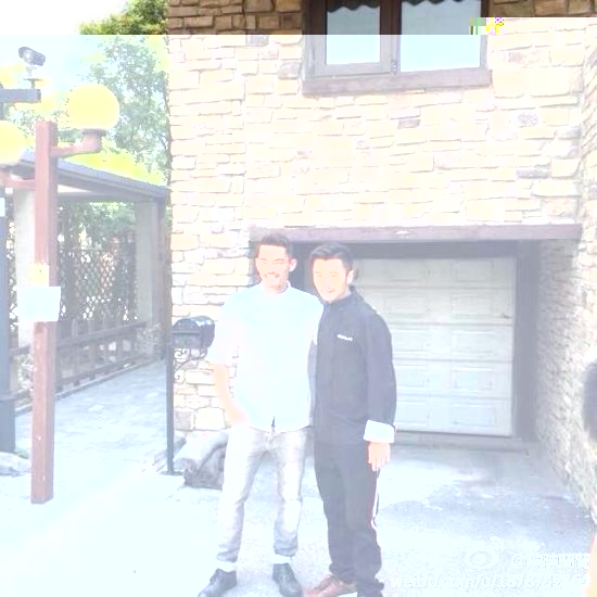 林丹谢霆锋切磋羽毛球