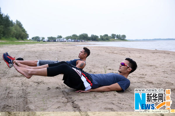 謝霆鋒&quot;豁出去&quot;陪林丹練體能 秒變&quot;志玲姐姐&quot;(圖)