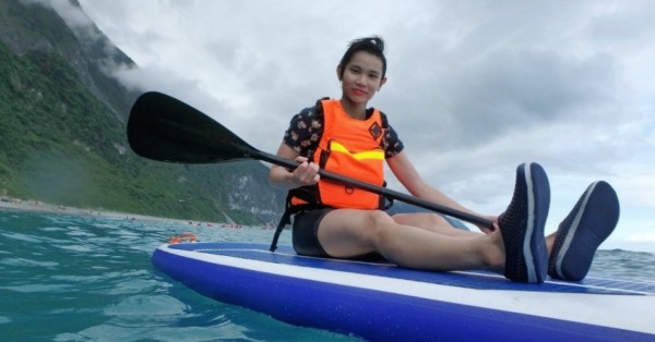 玩到晕头转向 戴资颖冲浪去