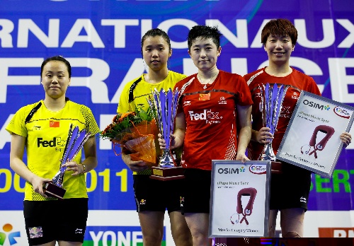 于洋（右二）/王曉理（右一）和田卿（左二）/趙芸蕾