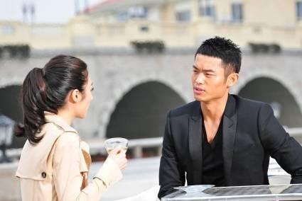 林丹現身廣告拍攝現場 型男魅力無可抵擋