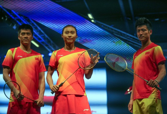 倫敦奧運裝備發布會舉行 王儀涵展示戰袍